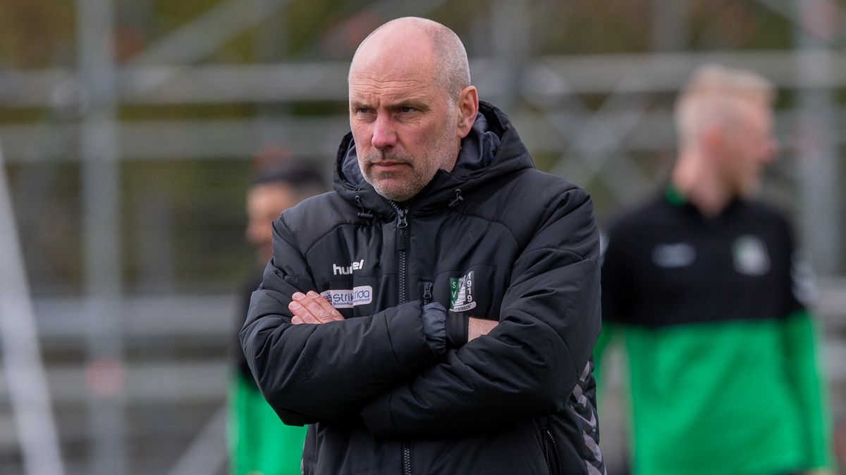 Transfercarrousel amateurvoetbal | John Blok stopt na 22 jaar als hoofdtrainer Scheveningen