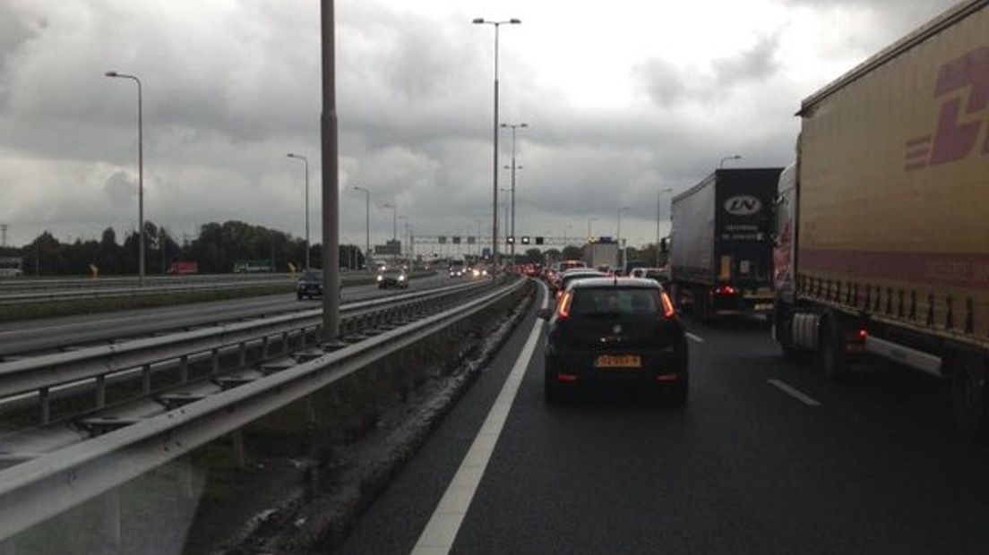 Op de A1 van Apeldoorn naar Hengelo, ter hoogte van Deventer, heeft donderdagmiddag een ongeluk plaatsgevonden. Er waren drie personenauto's bij betrokken.