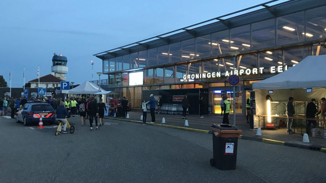 Het is de tweede editie van de Airport Night Run (Rechten: RTV Drenthe)