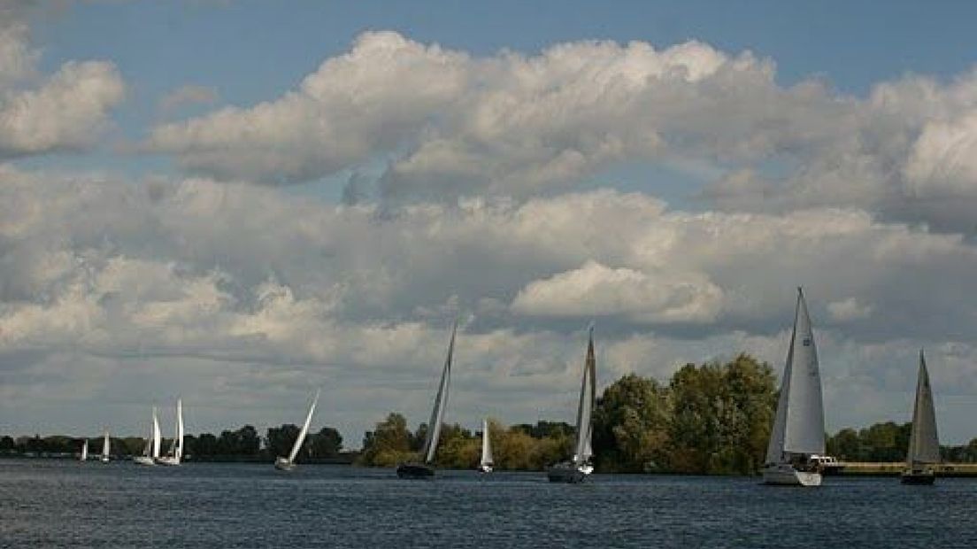 Zwemmers zwemmen 3,5 kilometer in Maas