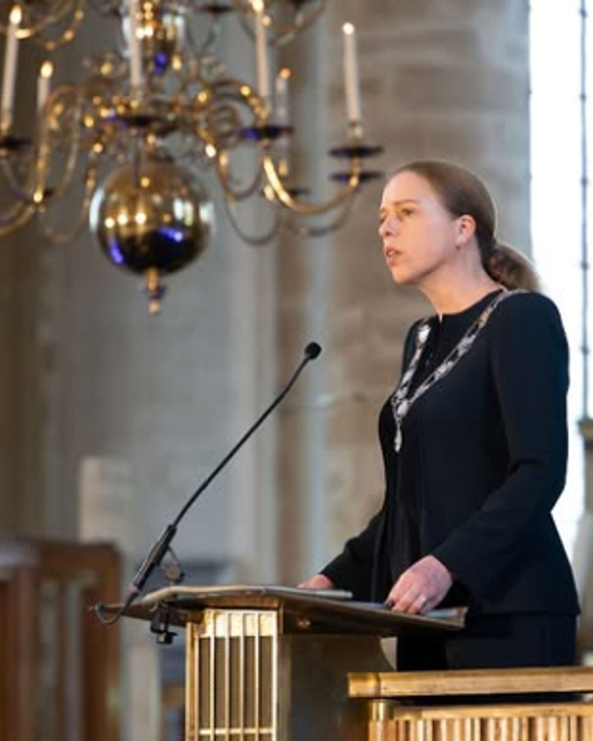 Broer Pim Fortuyn maakt indruk met speech Dodenherdenking, drukke dag voor Carola Schouten - Rijnmond