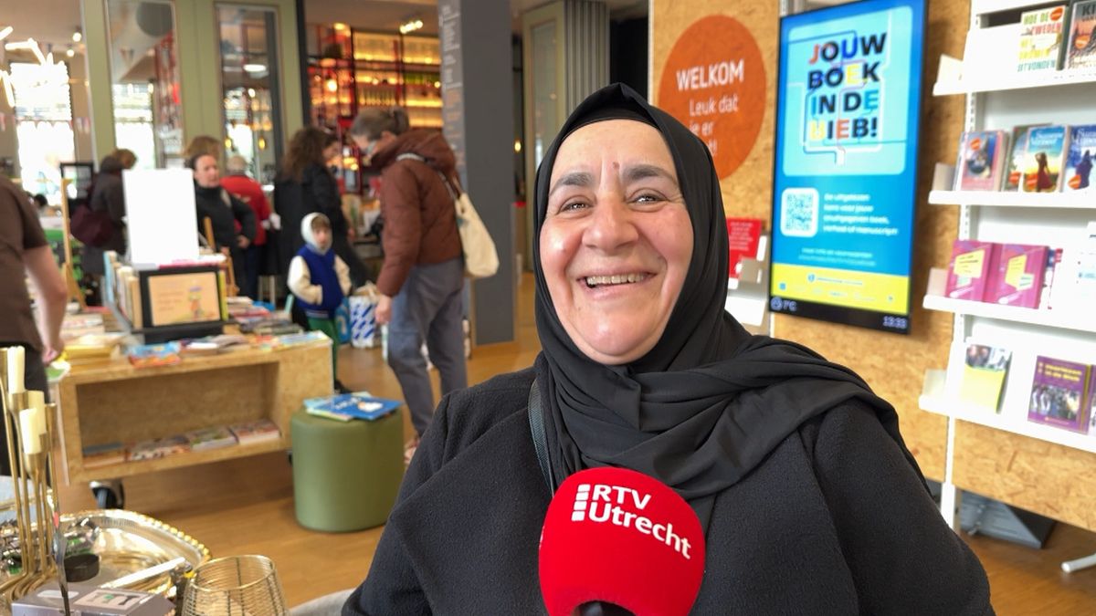 ‘Kopen, kopen, kopen’: in Utrechtse bieb ruilen mensen hun spullen voor iets nieuws