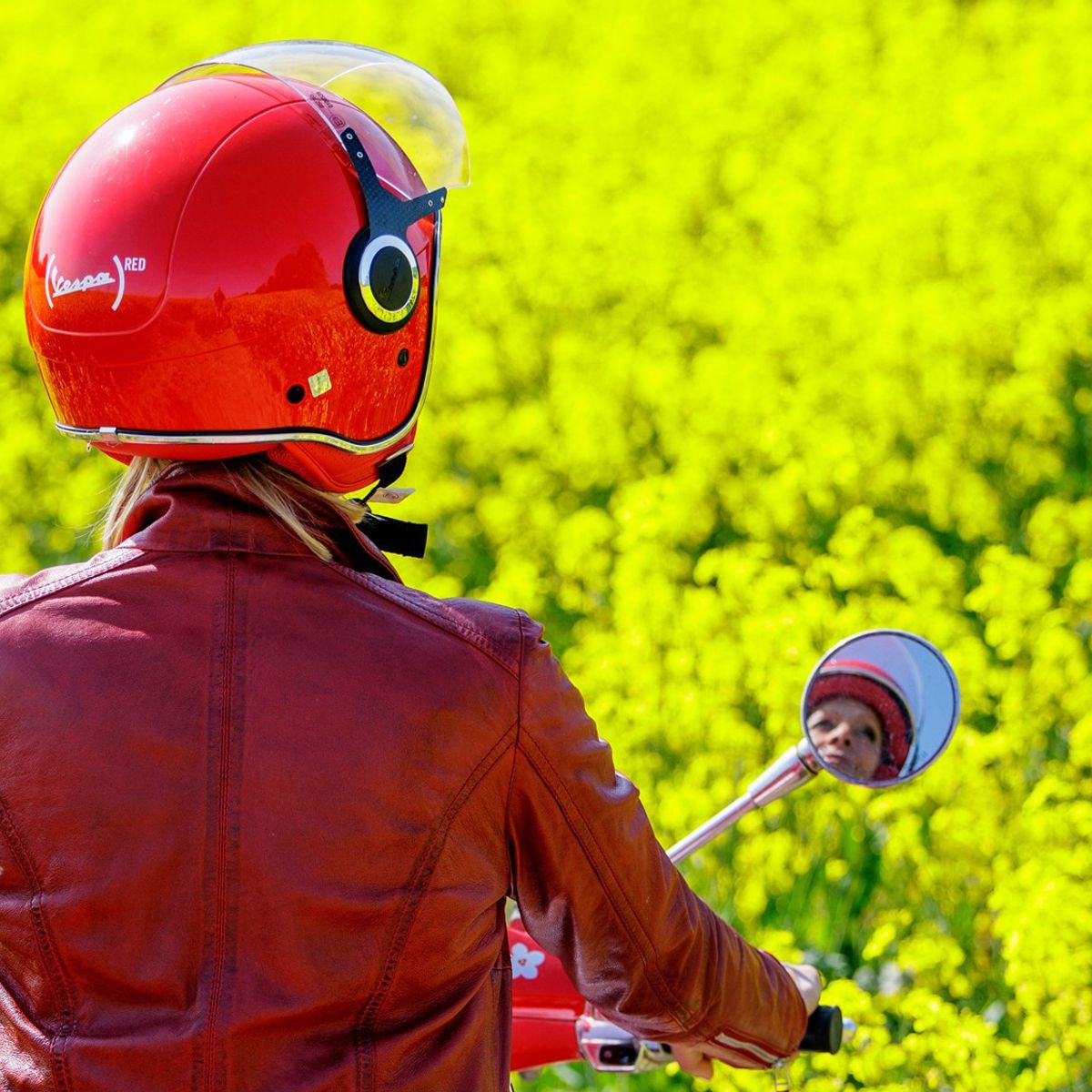 Bromfietsster voor de tiende keer bekeurd voor rijden zonder helm Omroep Zeeland