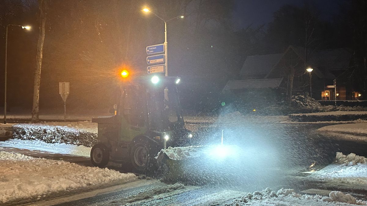Strooidiensten in gemeenten op pad om wegen en fietspaden sneeuw- en ijsvrij te maken