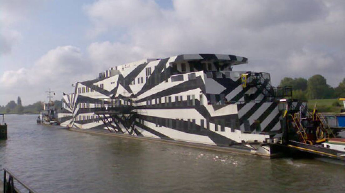 De voormalige Arnhemse drugsboot is nog steeds niet verkocht.