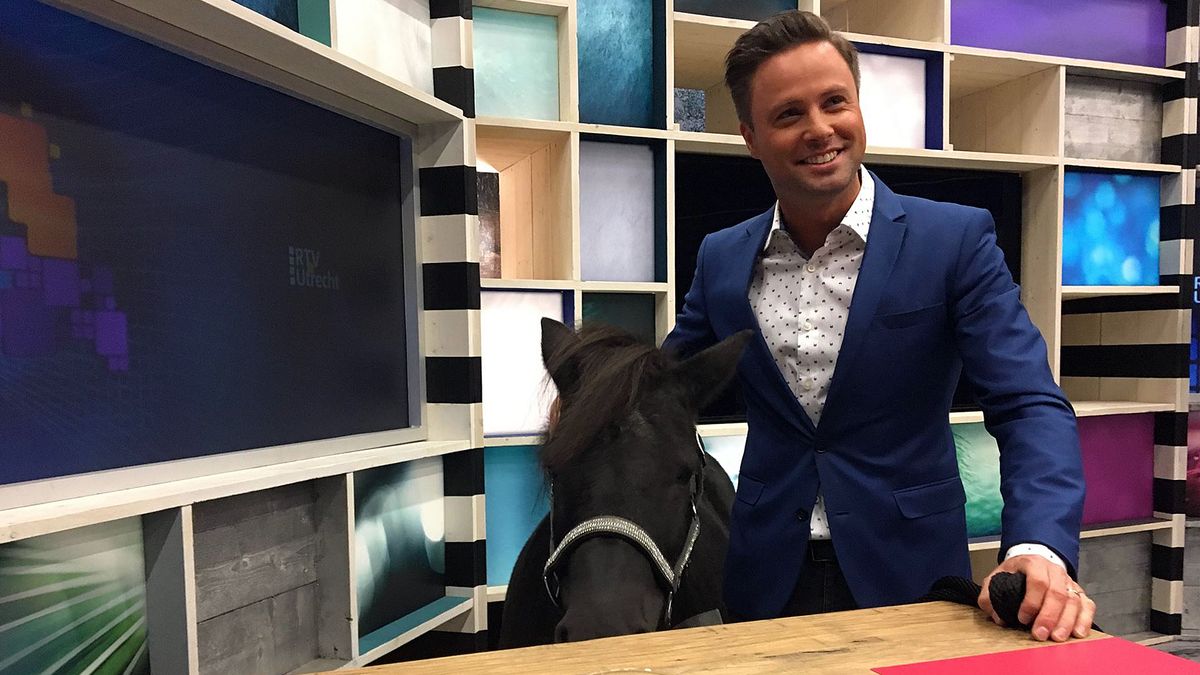 Amazones met pony Lisa in studio UVandaag: 