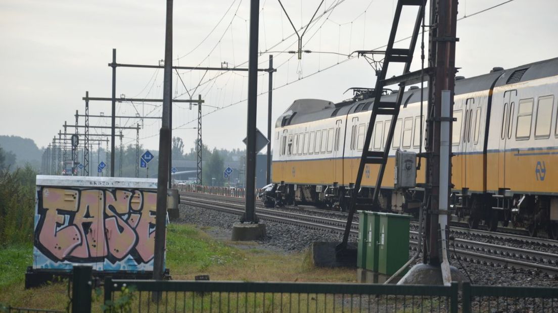 De trein kwam na de botsing even verderop tot stilstand (Rechten: Fotopersbureau Steenwyck)