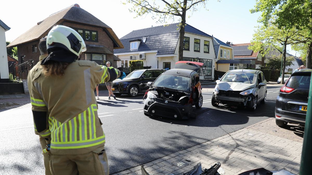 Zwaargewonde bij ongeluk met twee auto's in Soest