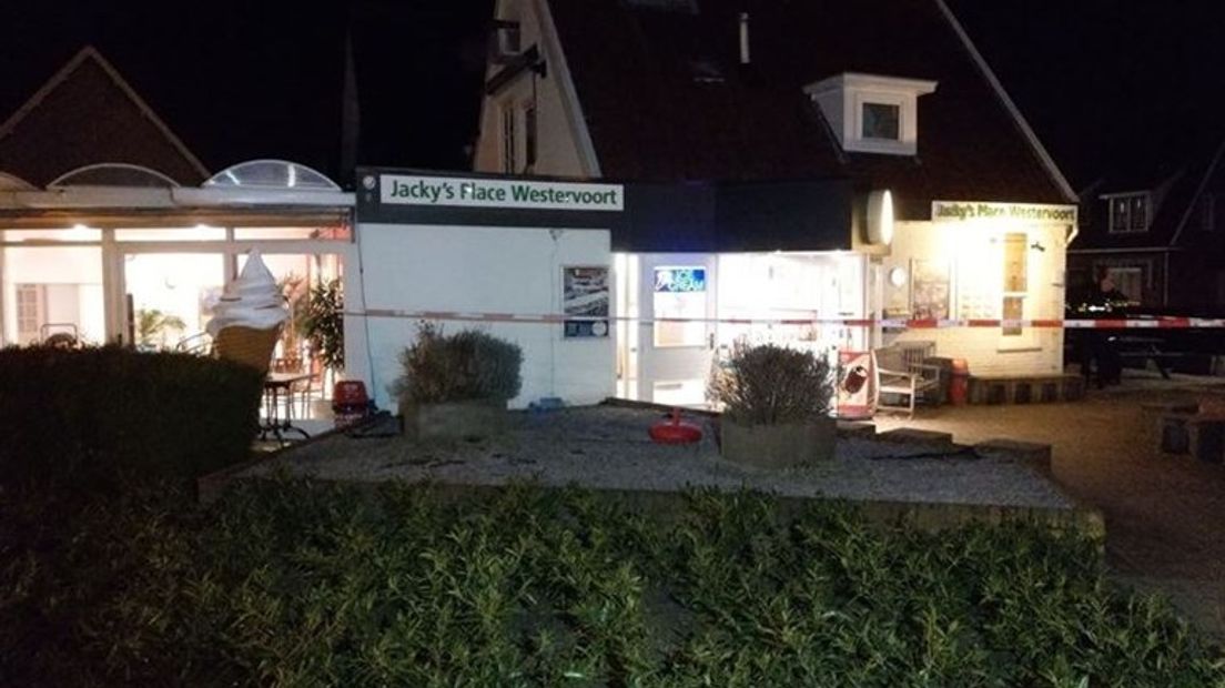 Op de Horstacker 14e straat in Nijmegen is vrijdagavond een gewapende overval gepleegd op een snackbar. Het gaat volgens de politie om één overvaller. Er was op dat moment ook één klant in de zaak.