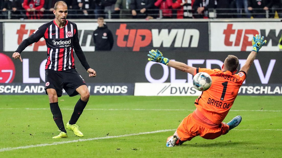 Bas Dost scoorde de 3-0 tegen Leverkusen (Rechten: EPA/ARMANDO BABANI CONDITIONS)