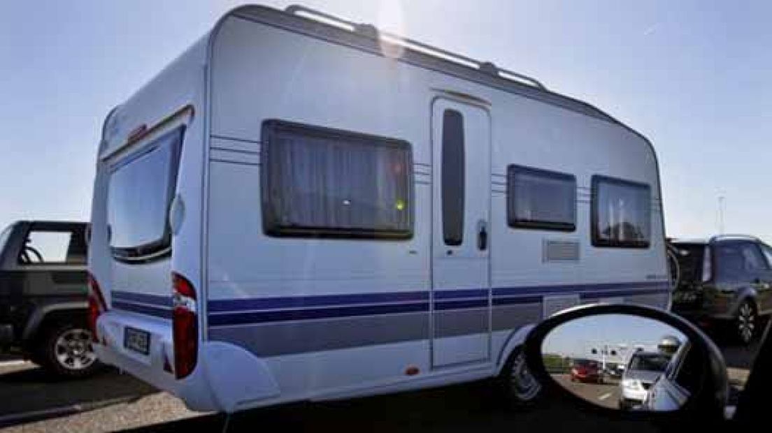 Caravans in Twello illegaal uit asbestpand gehaald