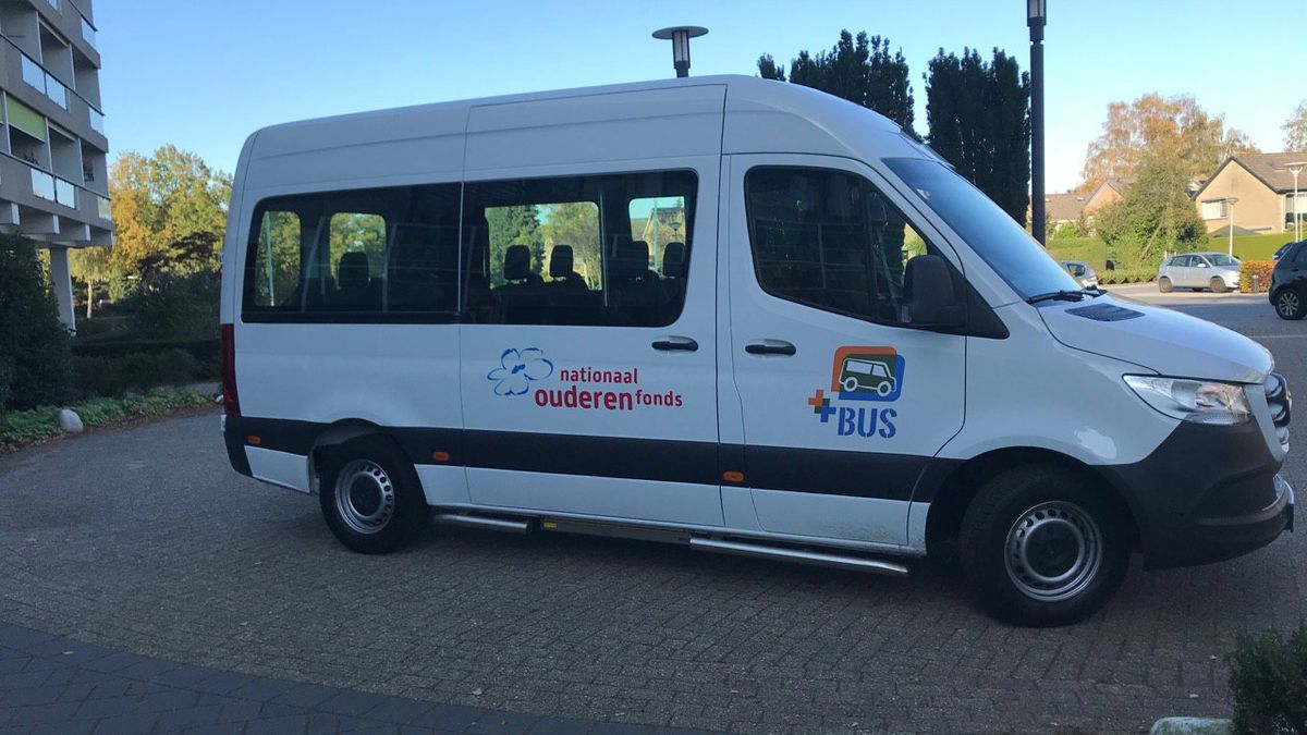 Plusbus in Emmerhout: 'Ouderen uit hun dagelijkse sleur halen'