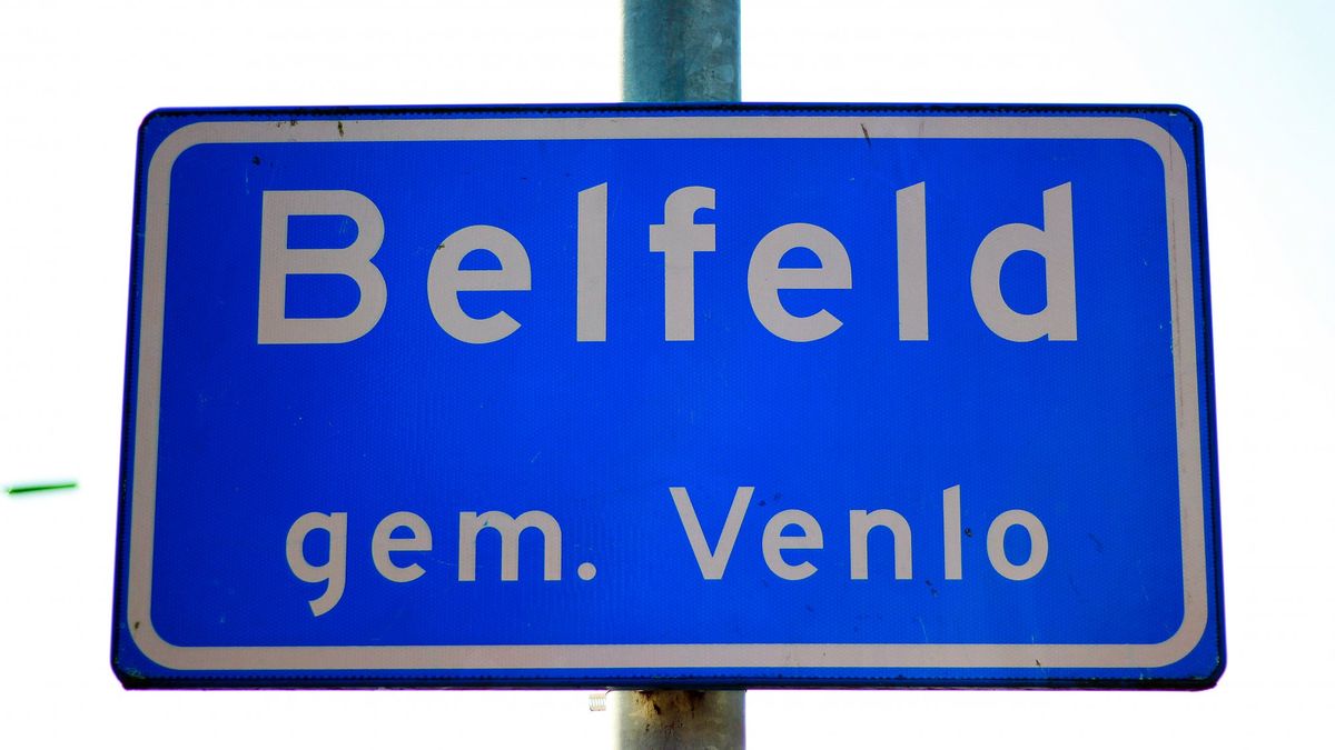 Aanleg nooddijk bij gemaal in Belfeld
