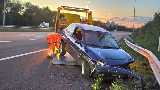 112 Nieuws: Rijbanen op A32 afgesloten na ernstig ongeval | Botsing streekbus en auto in Zwolle. 112 Nieuws: Rijbanen op A32 afgesloten na ernstig ongeval | Botsing streekbus en auto in Zwolle.