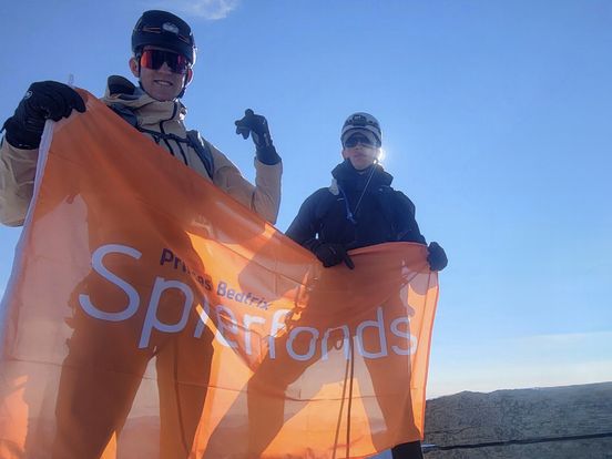 Lars en Joshua bedwingen Gran Paradiso voor het goede doel: 'Je klautert langs de afgrond'