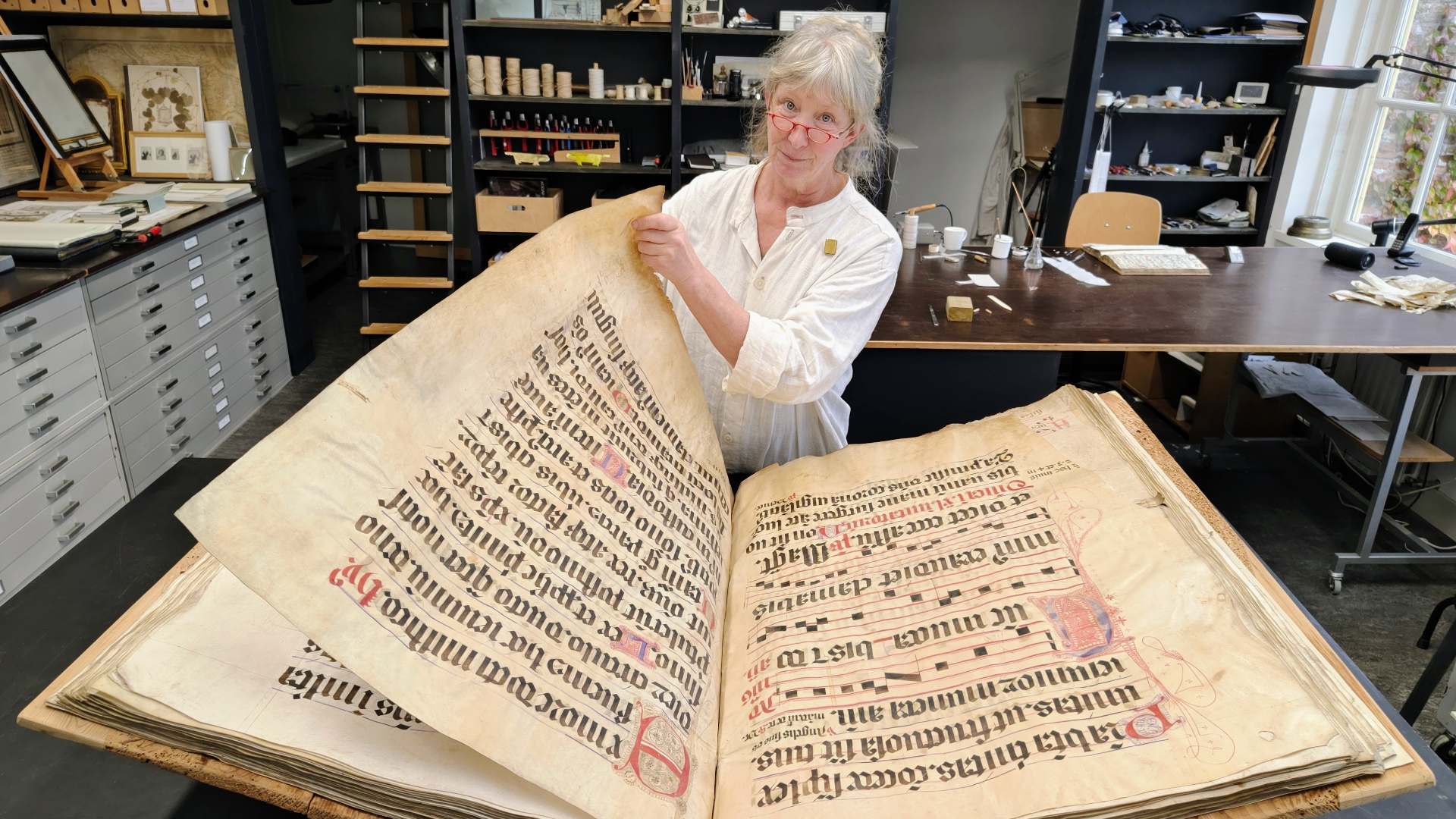 Gigantisch koorboek uit kasteel De Haar onthuld na jaren van verwaarlozing