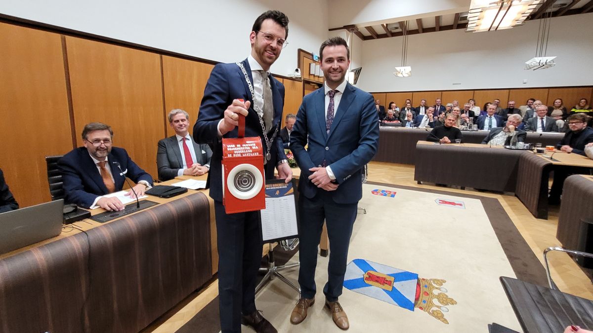 Jongste burgemeester van Nederland ontspant met een potje Fifa