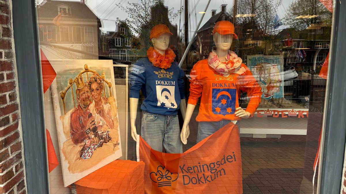 92 Friezen kregen vrijdag een lintje | Foto-ekspositie geopend over koninklijke bezoeken in Dokkum