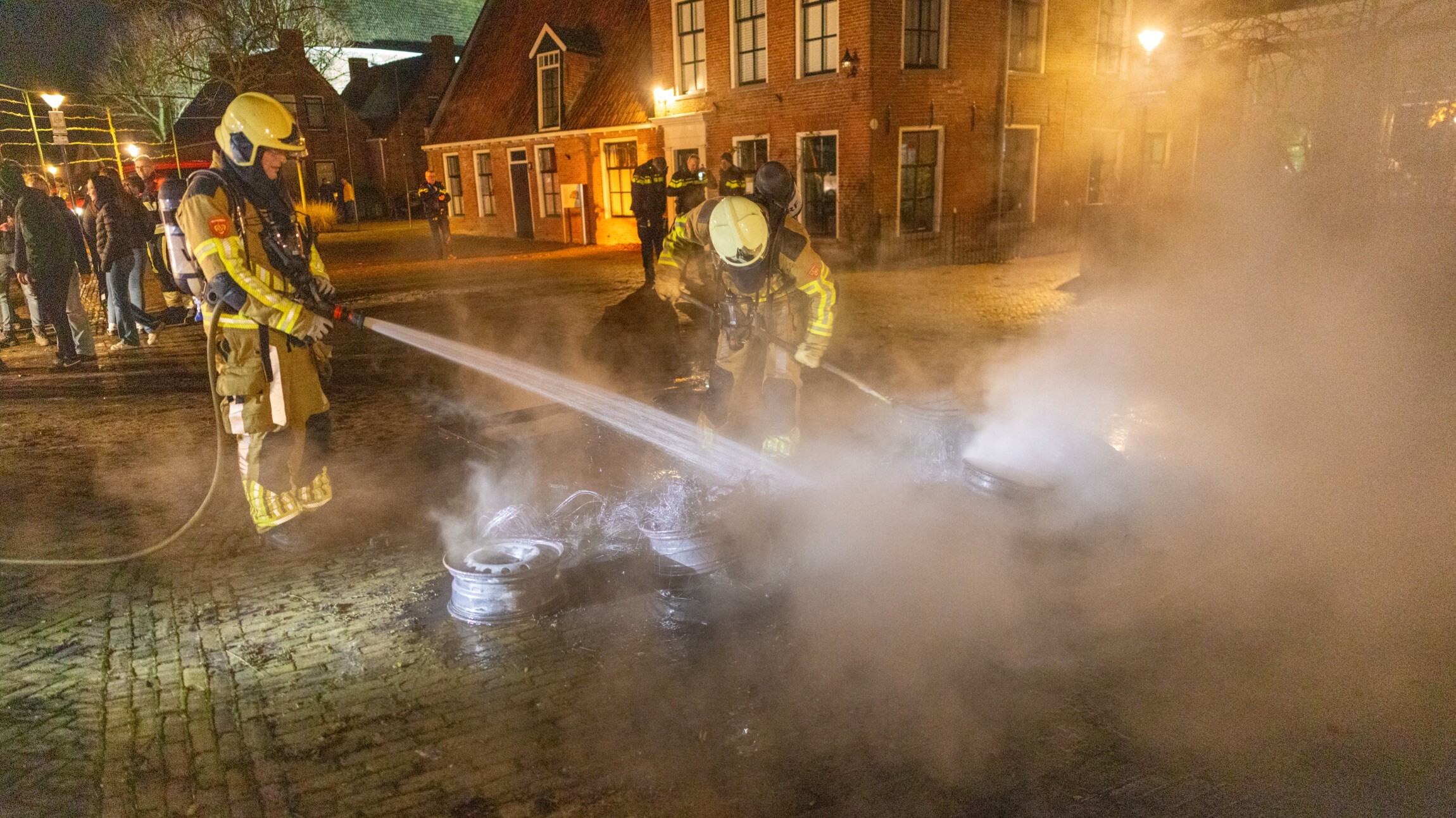 Brânwacht blust autobrannen yn Blije
