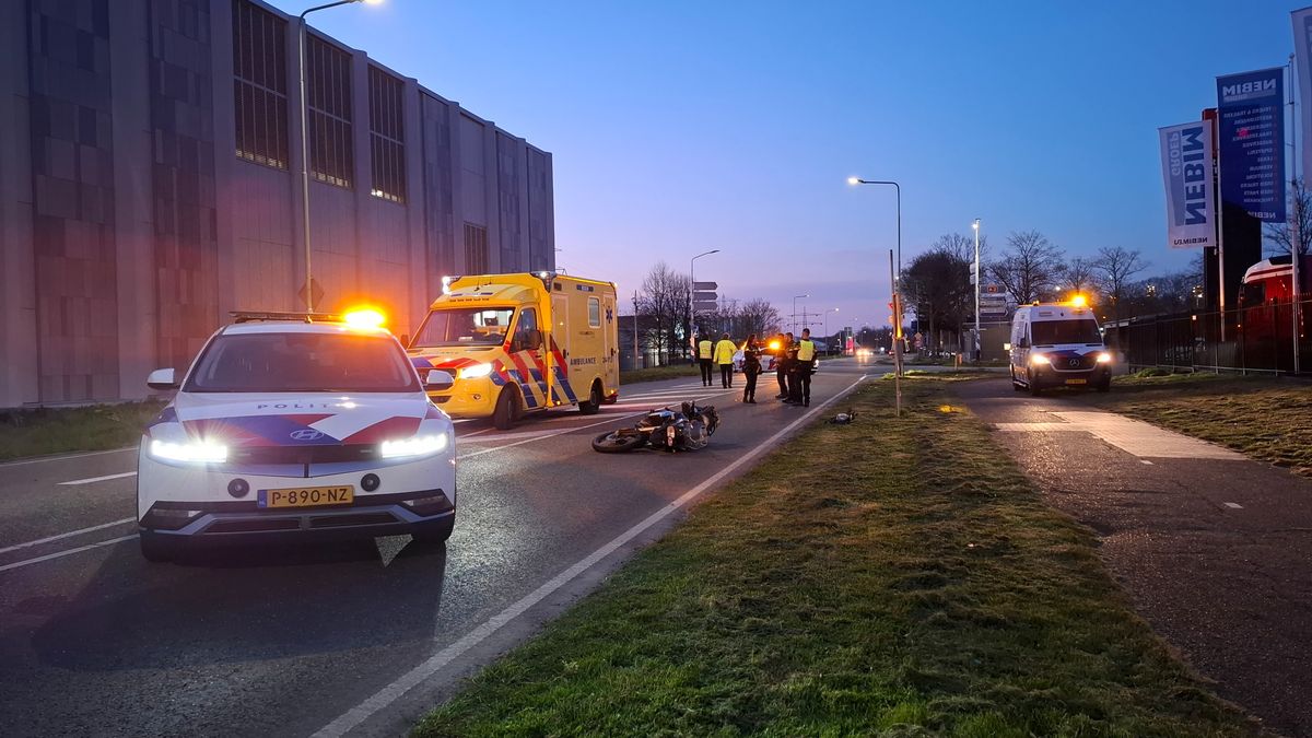 Motor en auto botsen in Elsoo: één gewonde