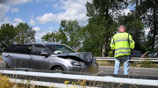 Kop-staartbotsing in file voor grenscontrole