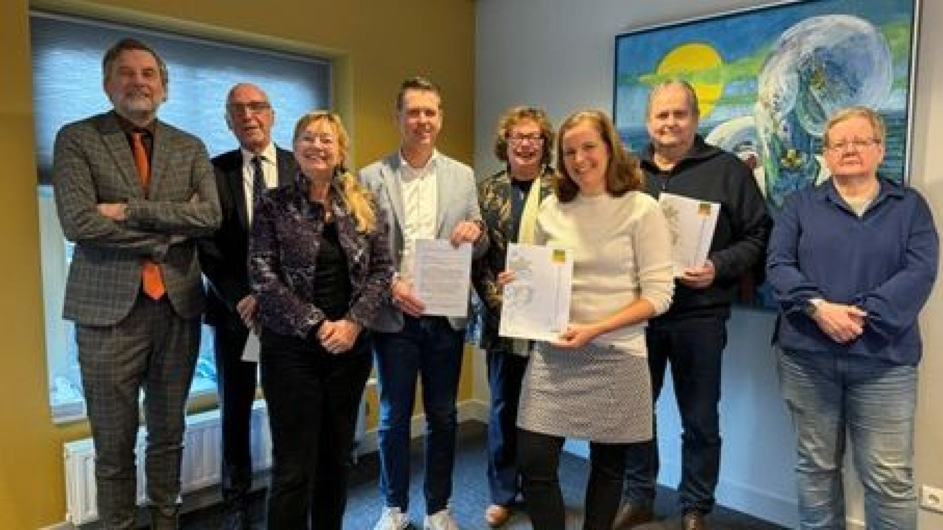 Vertegenwoordigers van Achterhoek toerisme en VVV's en Burgemeester Stapelkamp.