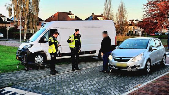 Meisje aangereden, belandt in de berm