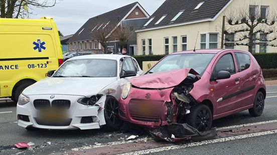Aanrijding in Varsseveld • veel schade na botsing. Aanrijding in Varsseveld • veel schade na botsing.