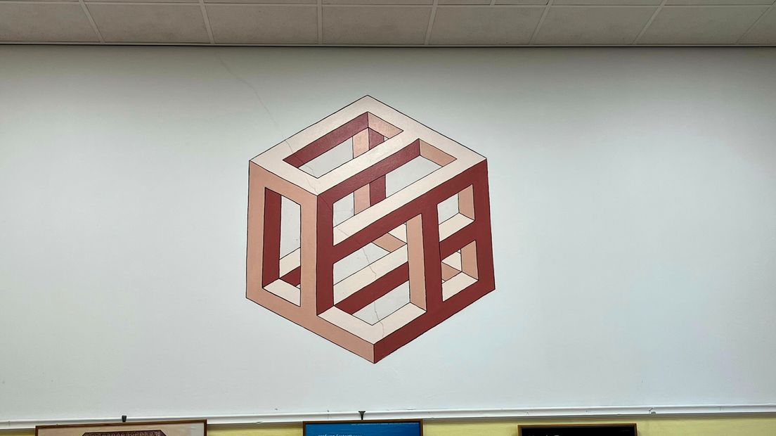Yn dizze 'Escher-kubus' is it jiertal '98 ferstopt