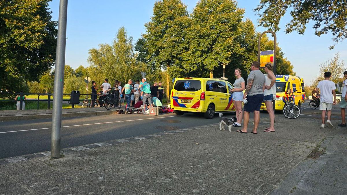 112 nieuws: Hulpdiensten druk met brand en ongeval in Hengelose wijk Slangenbeek | Auto's botsen op