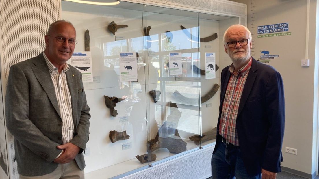 Gijs van den Berg en Harm Verbeek zijn trots op de nieuwe stukken van het Portaal van Vlaanderen