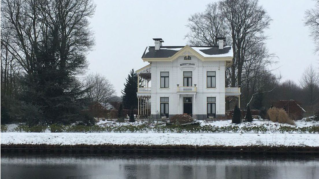 Het woonhuis van landgoed Bosch en Vaart kijkt uit over het Noord-Willemskanaal (Rechten: RTV Drenthe/Annelies Hemeltjen)