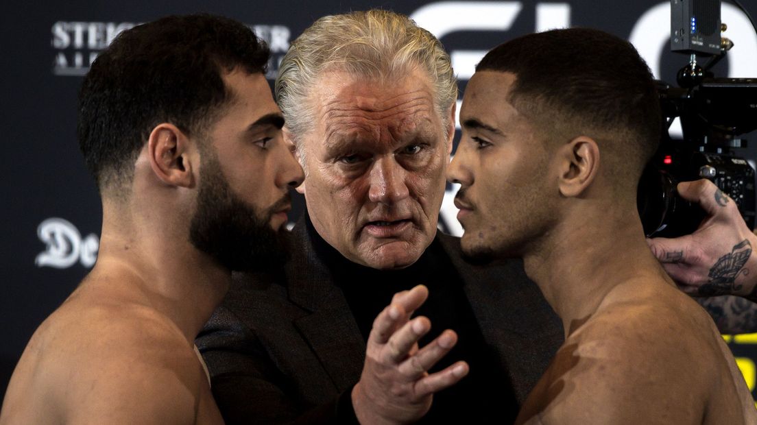 Ertugrul Bayrak (L) vs Donovan Wisse (R) tijdens Staredown Glory 62