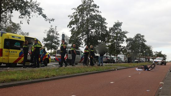 Jongen zwaargewond na aanrijding met scooter. Jongen zwaargewond na aanrijding met scooter.