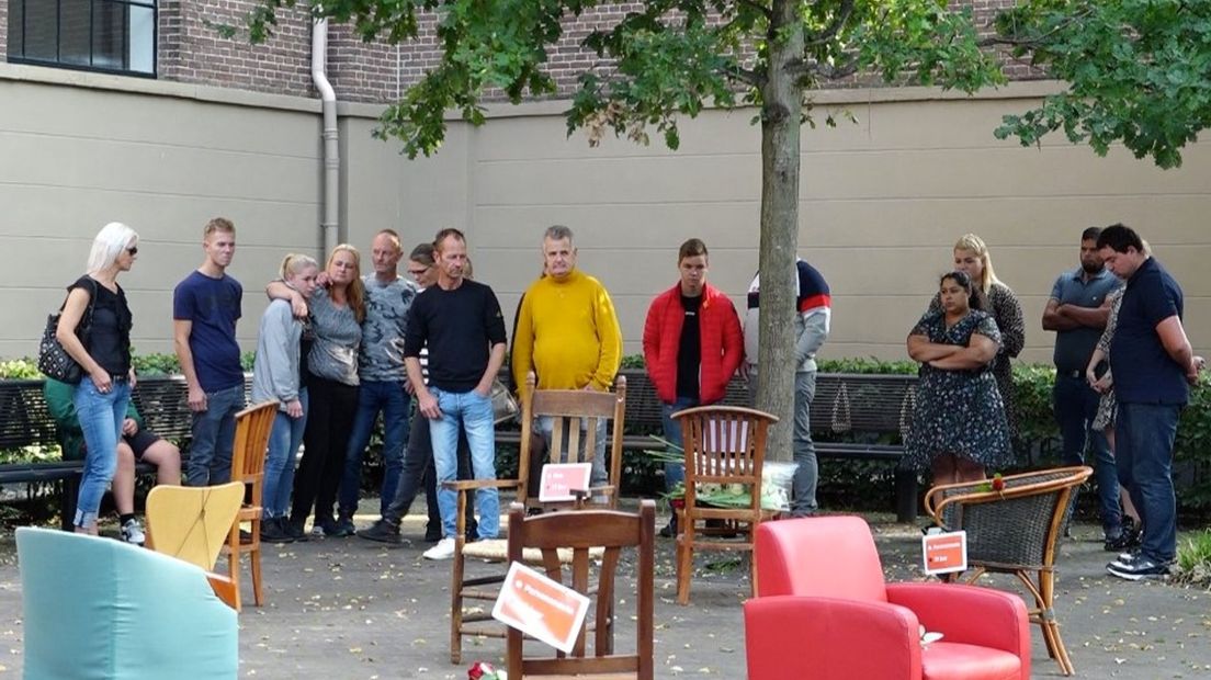 Familie en vrienden van Kevin en Jens komen naar de EDWARD-day in Emmen