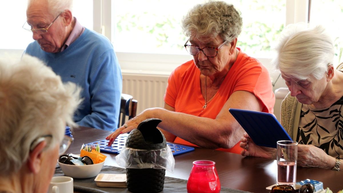 Na de eenzame coronajaren genieten ouderen weer van de bingo