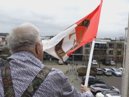 Bij elke wedstrijd hangt Henk de Feyenoordvlag uit: 'Al drie vlaggen versleten'