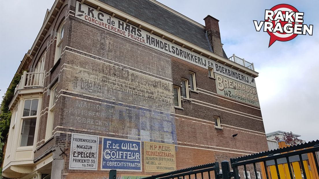 De voormalige drukkerij in de Tasmanstraat in Den Haag verhuurde plaatsen op de gevel voor muurreclames. 