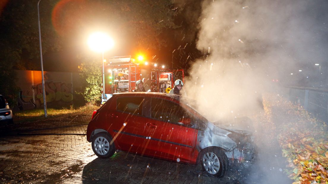 Een van de autobranden afgelopen maand in Den Dolder.