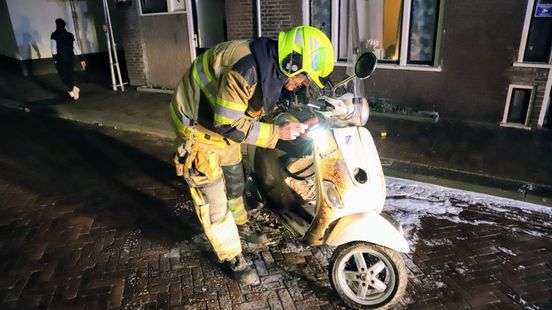 Ongeval op N224 • Scooter in brand.