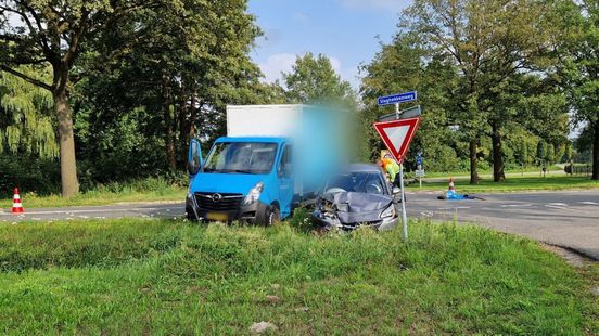 gewonde bij botsing in Bentelo en file op A1. gewonde bij botsing in Bentelo en file op A1.