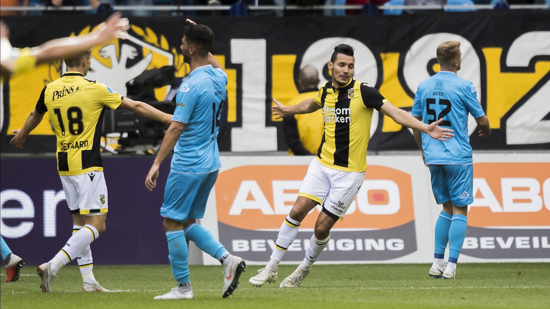 Heracles Almelo Lijdt In Arnhem Tweede Ruime Nederlaag Van Seizoen ...