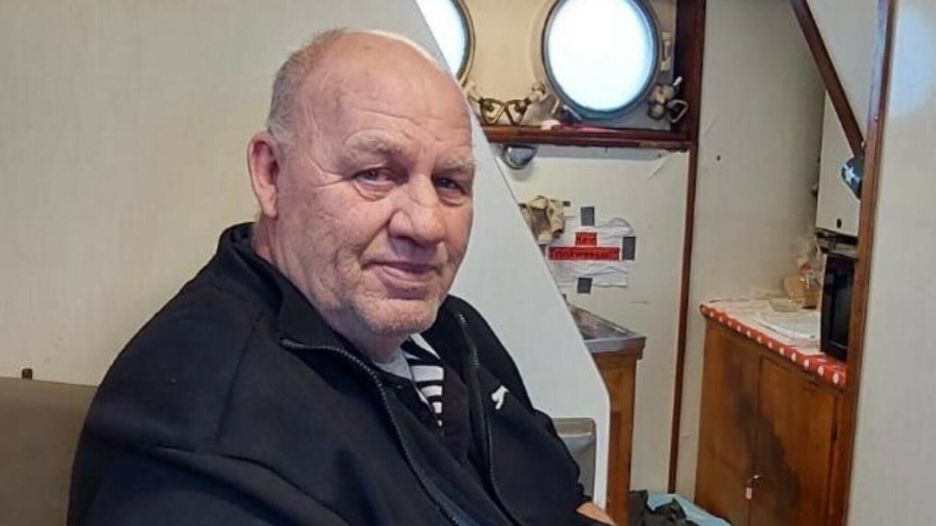 Trije wiken spagetty en gjin panyk, sa kaam Corry op fermiste kotter de tiid troch