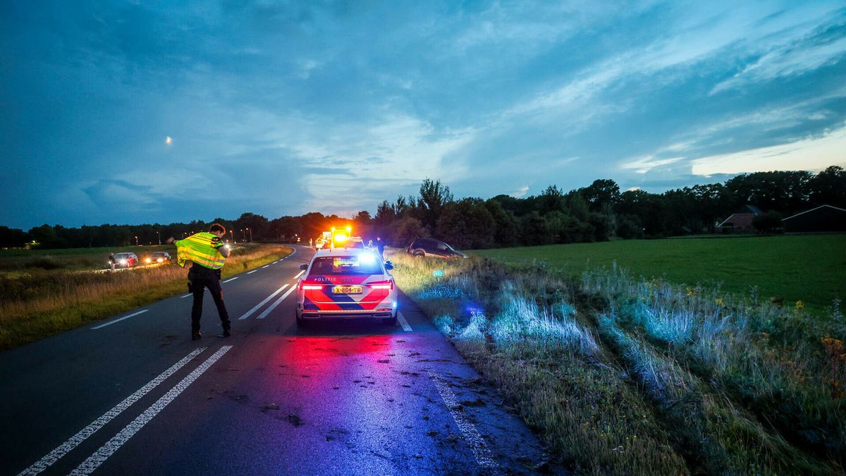 Auto slaat over de kop bij Zandpol