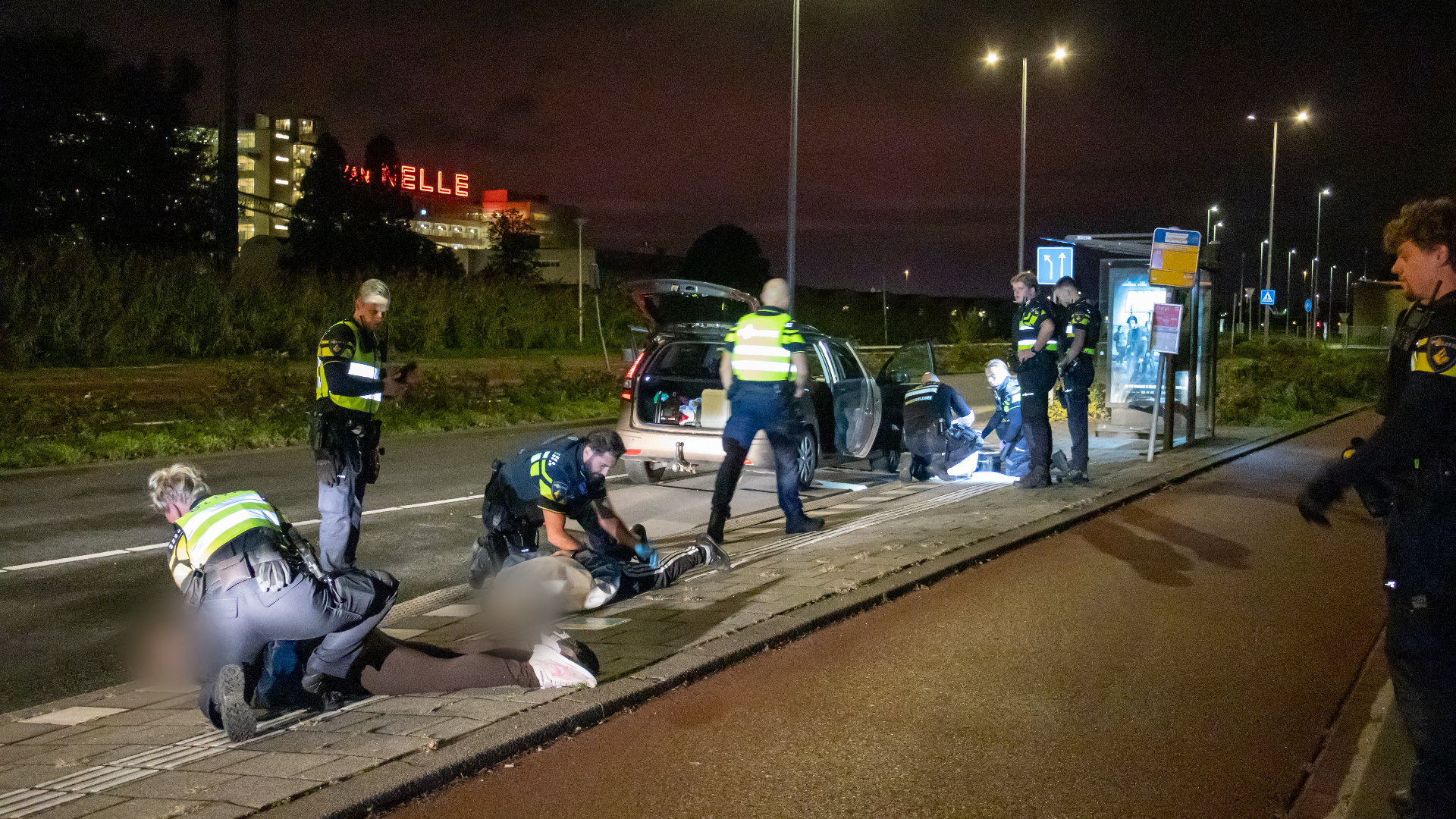De politie heeft verdachten aangehouden.