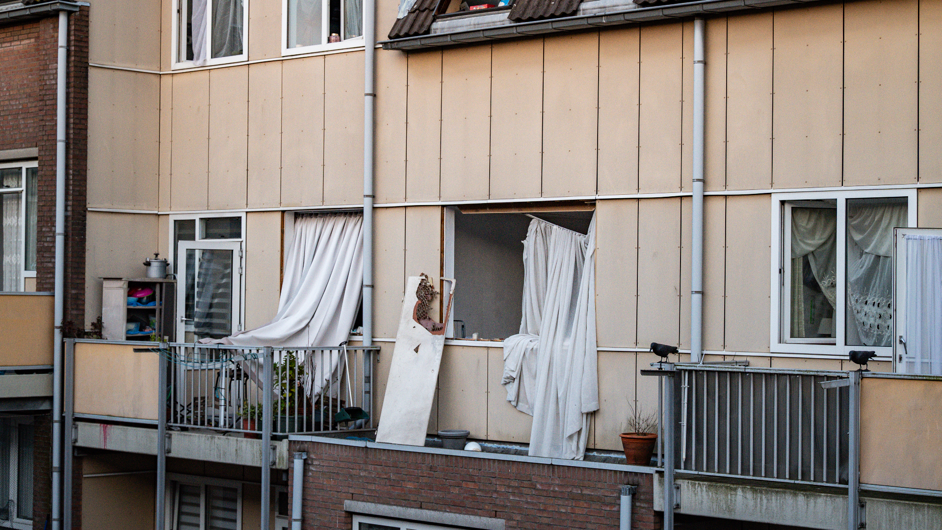 Explosie in woning aan Watergeusstraat.