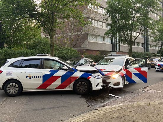 112-nieuws: Politieauto's botsen bij achtervolging Overvecht, onrust in de wijk |  Gemaskerde bandenprikker slaat toe