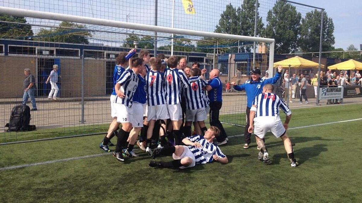 KHC en Hellendoorn promoveren, Sparta Enschede blijft in 1e klasse RTV Oost KHC en Hellendoorn promoveren, Sparta Enschede blijft in 1e klasse RTV Oost