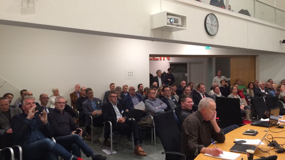 De hoorzitting van de Asser raad over het FOC trok veel publiek (Rechten: RTV Drenthe / Margriet Benak)