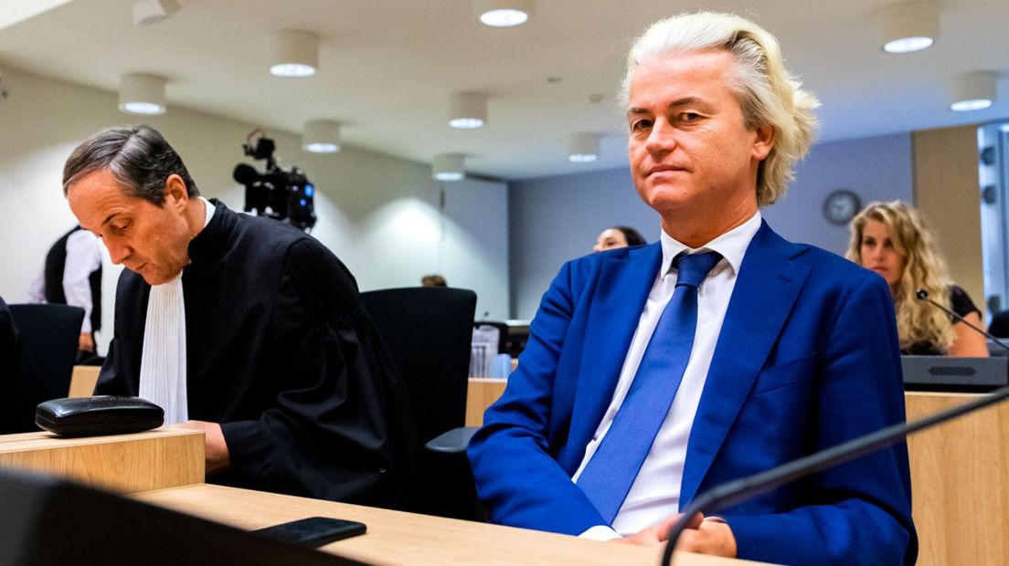 Geert Wilders en zijn advocaat Geert-Jan Knoops in de rechtbank